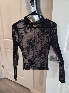 Forever 21 Black Sheer Floral Lace Long-Sleeve Top